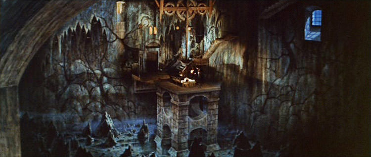 داستان کوتاه ادگار آلن پو در فیلم ترسناک کلاسیک Pit and the Pendulum