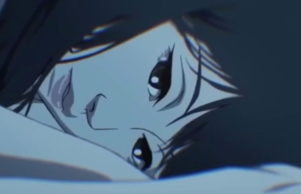 انیمه Good Morning/انیمه Ohayo اثر ساتوشی کان و نگاه خسته دختر به سمت جلو موقع بیدار شدن روی تخت خواب