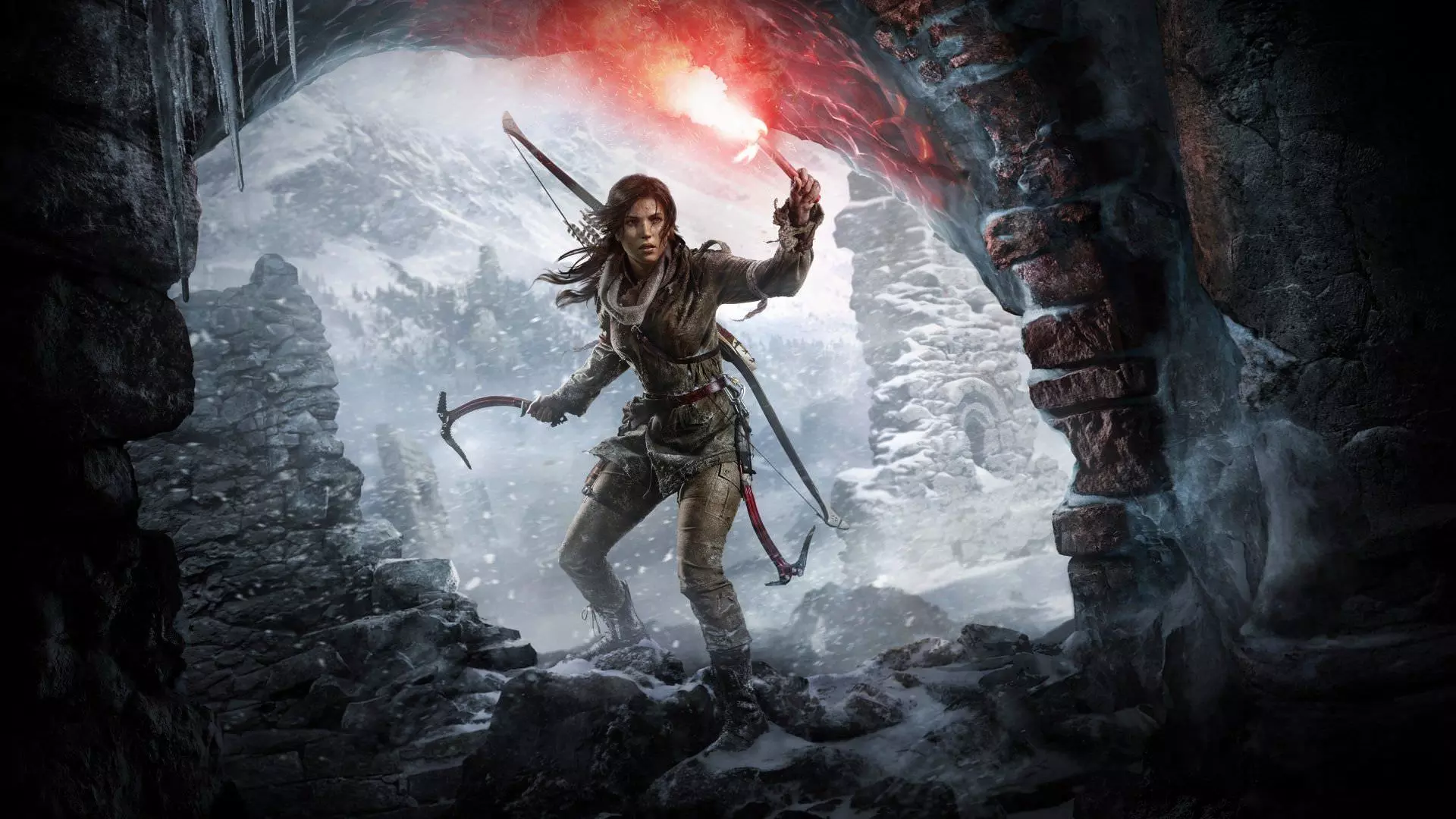 بازی Rise of the Tomb Raider و لارا کرافت مشغول نگه داشتن منبع نور قرمز در ورودی مقبره
