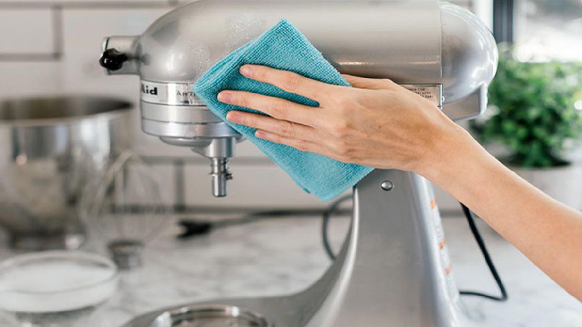 چهار ترفند ساده برای تمیز کردن وسایل برقی آشپزخانه