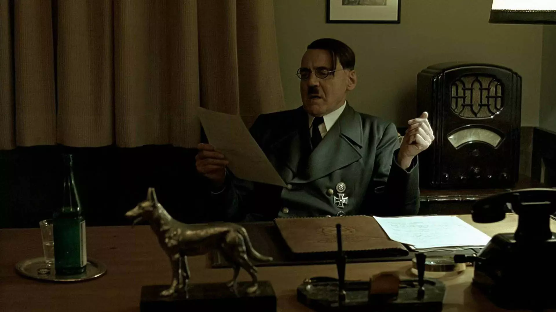 برونو گانز در نقش آدولف هیتلر در فیلم Downfall
