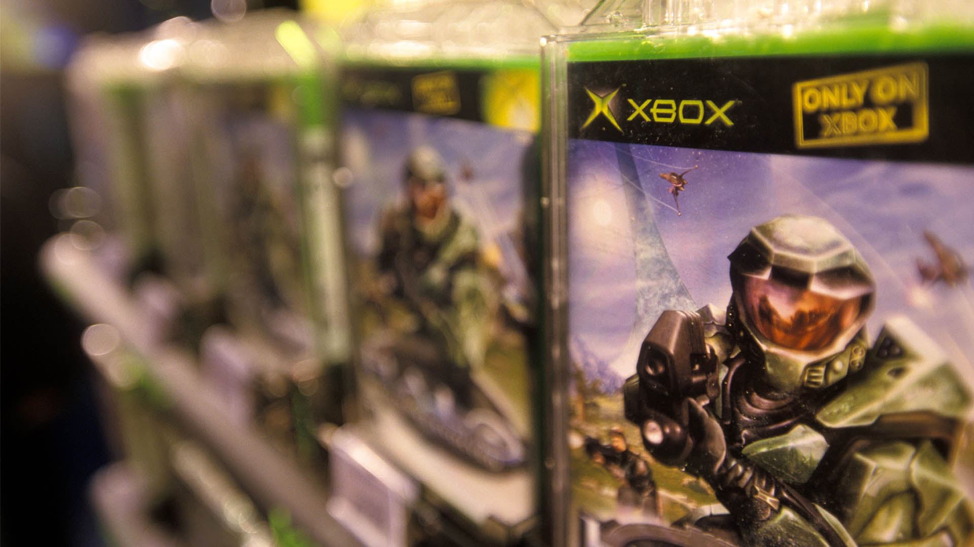 بازی Halo در قفسه فروشگاهی در روز عرضه ایکس باکس