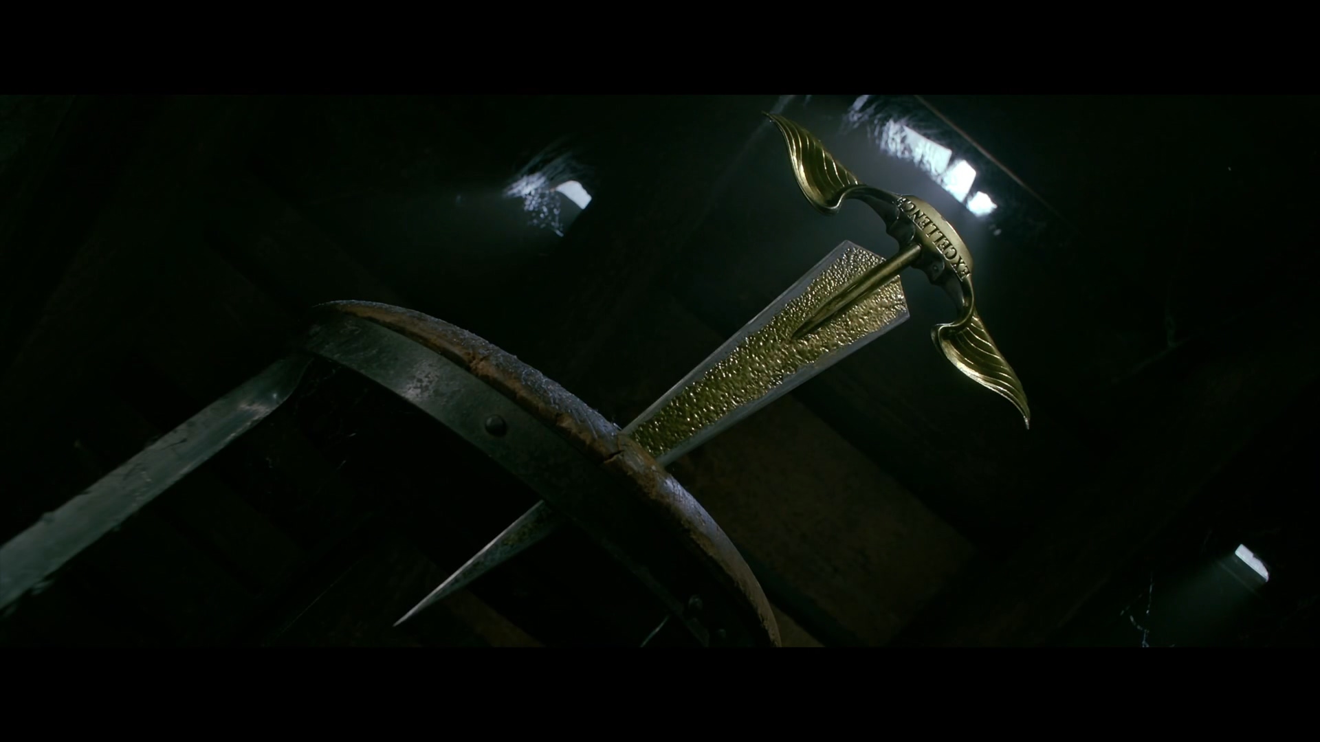 خنجر گبریل در فیلم Malignant