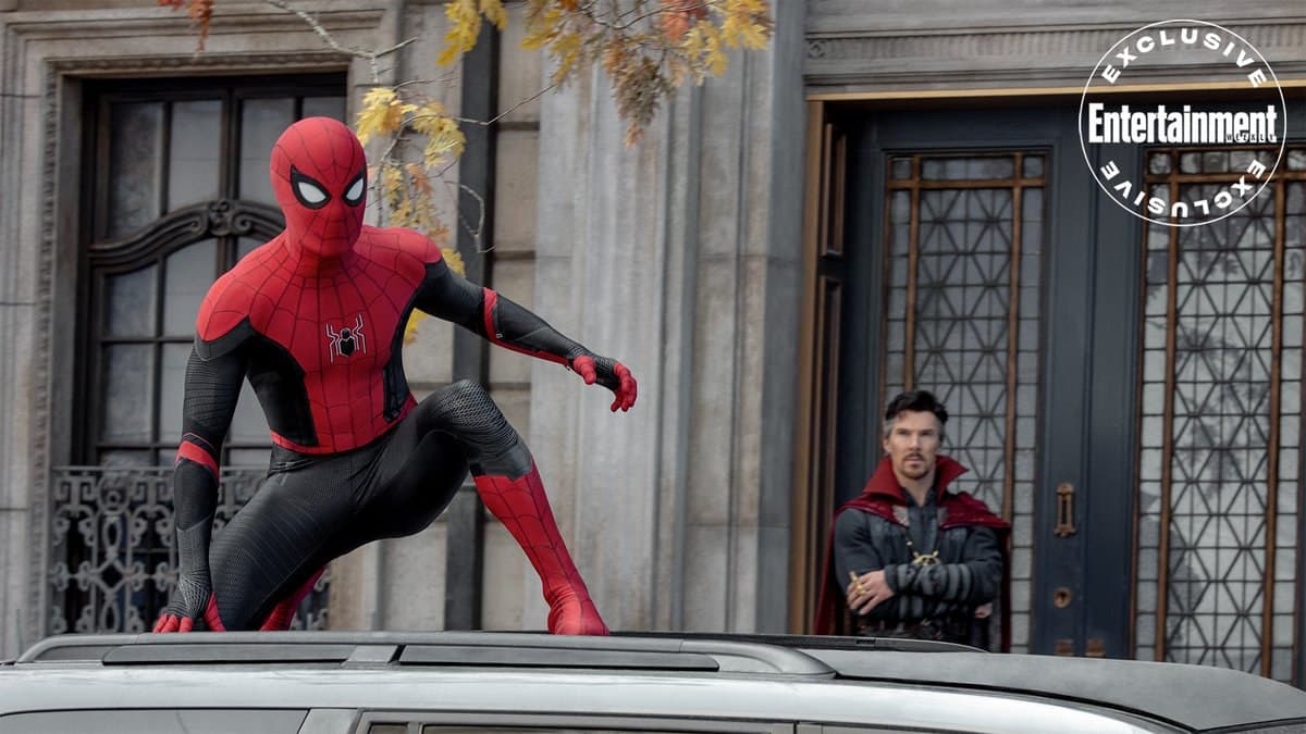 مرد عنکبوتی با بازی تام هالند در برابر خانه دکتر استرنج با بازی بندیکت کامبربچ در فیلم Spider-Man: No Way Home