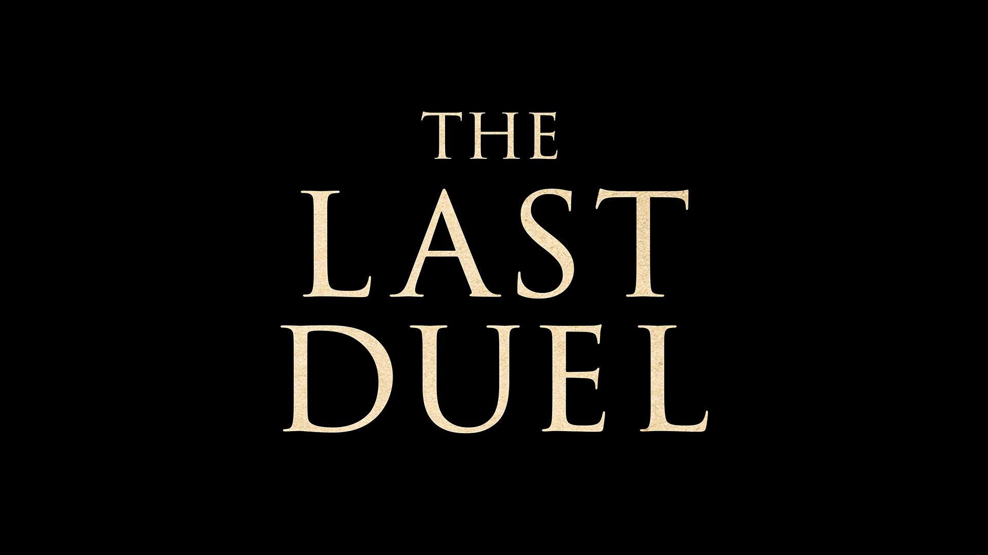 عنوان فیلم The Last Duel /آخرین دوئل روی صفحه‌ای مشکی رنگ