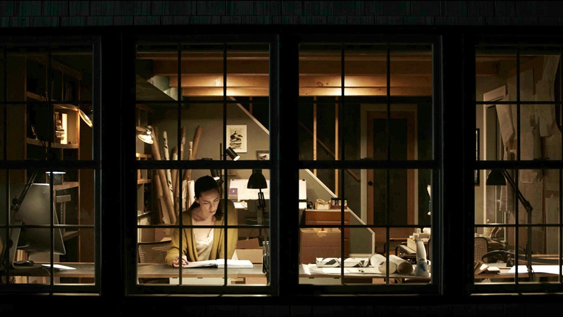 خانه‌ی ربکا هال در فیلم The Night House توسط وجودی ناشناخته تسخیر می‌شود