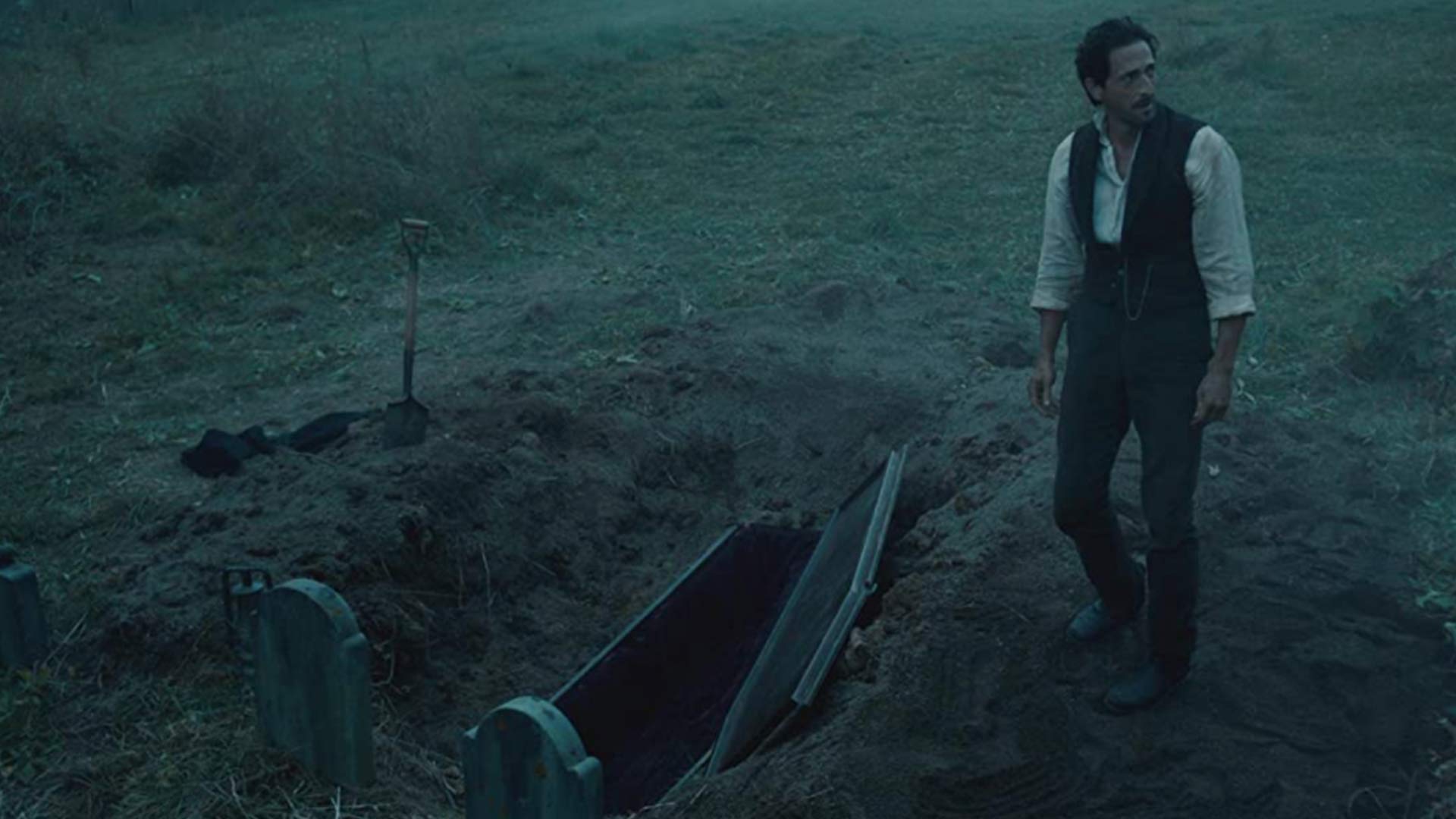 چارلز در حال کندن قبر در سریال چپلویت