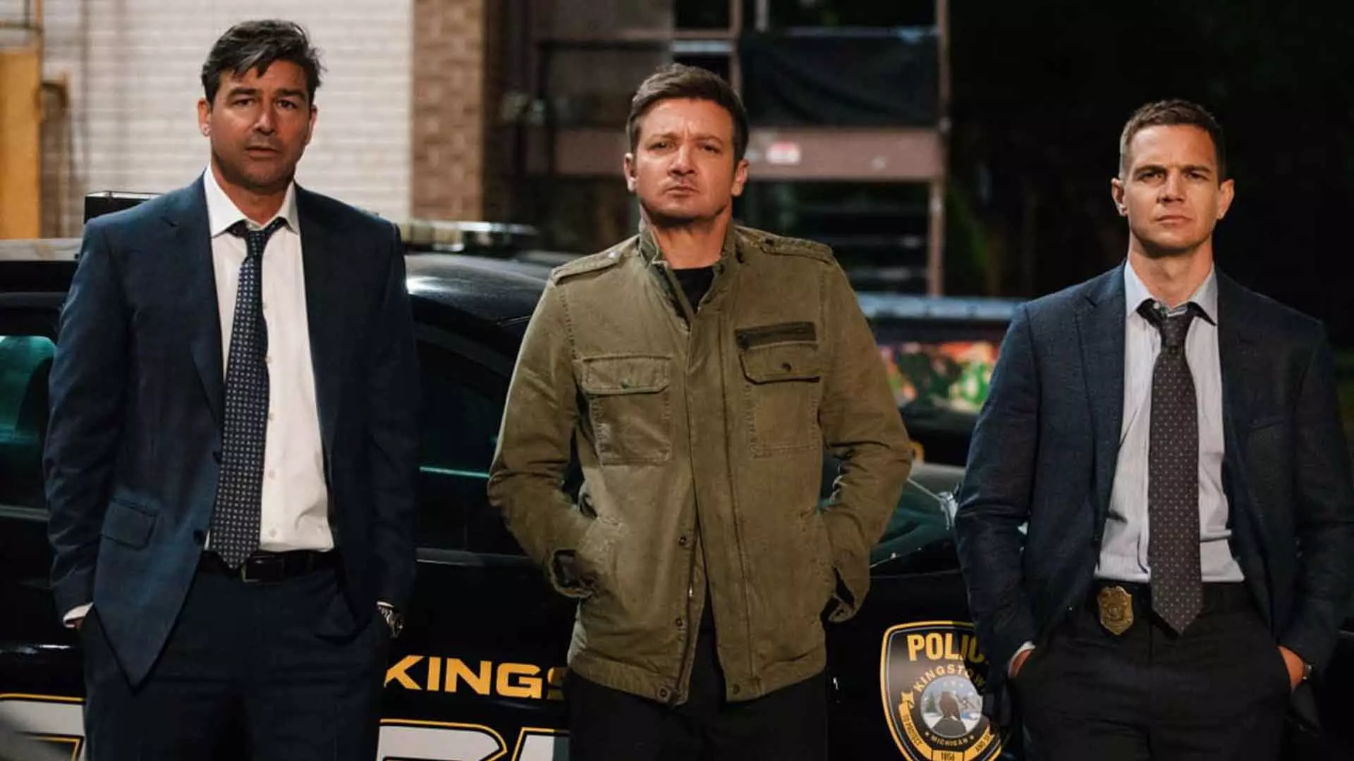 جرمی رنر، تیلور هندلی و کایل چندلر در سریال Mayor of Kingstown