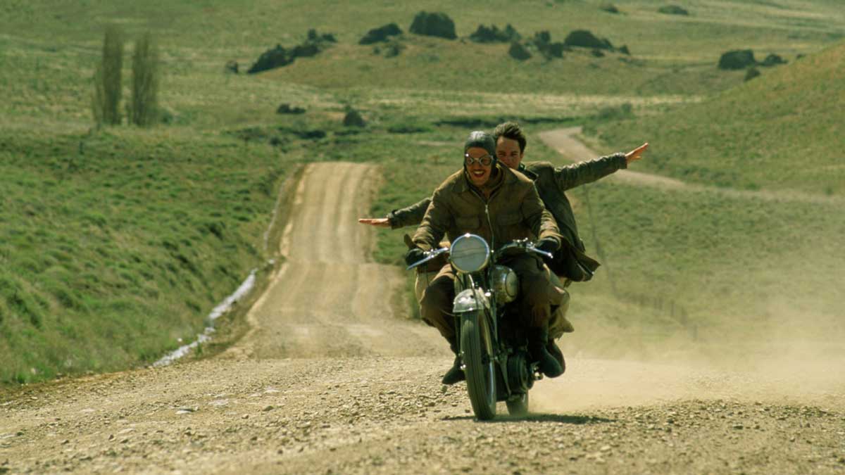 ارنستو چه گوارا و یک پسر جوان سوار موتور در فیلم The Motorcycle Diaries