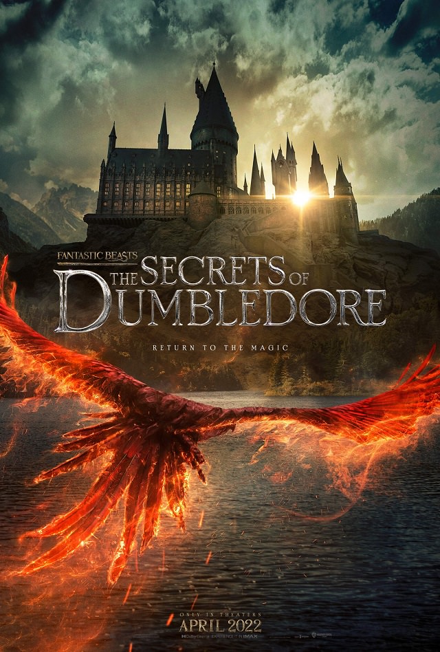 فاوکس ققنوس بر فراز هاگوارتز در اولین پوستر فیلم Fantastic Beasts: The Secrets of Dumbledore