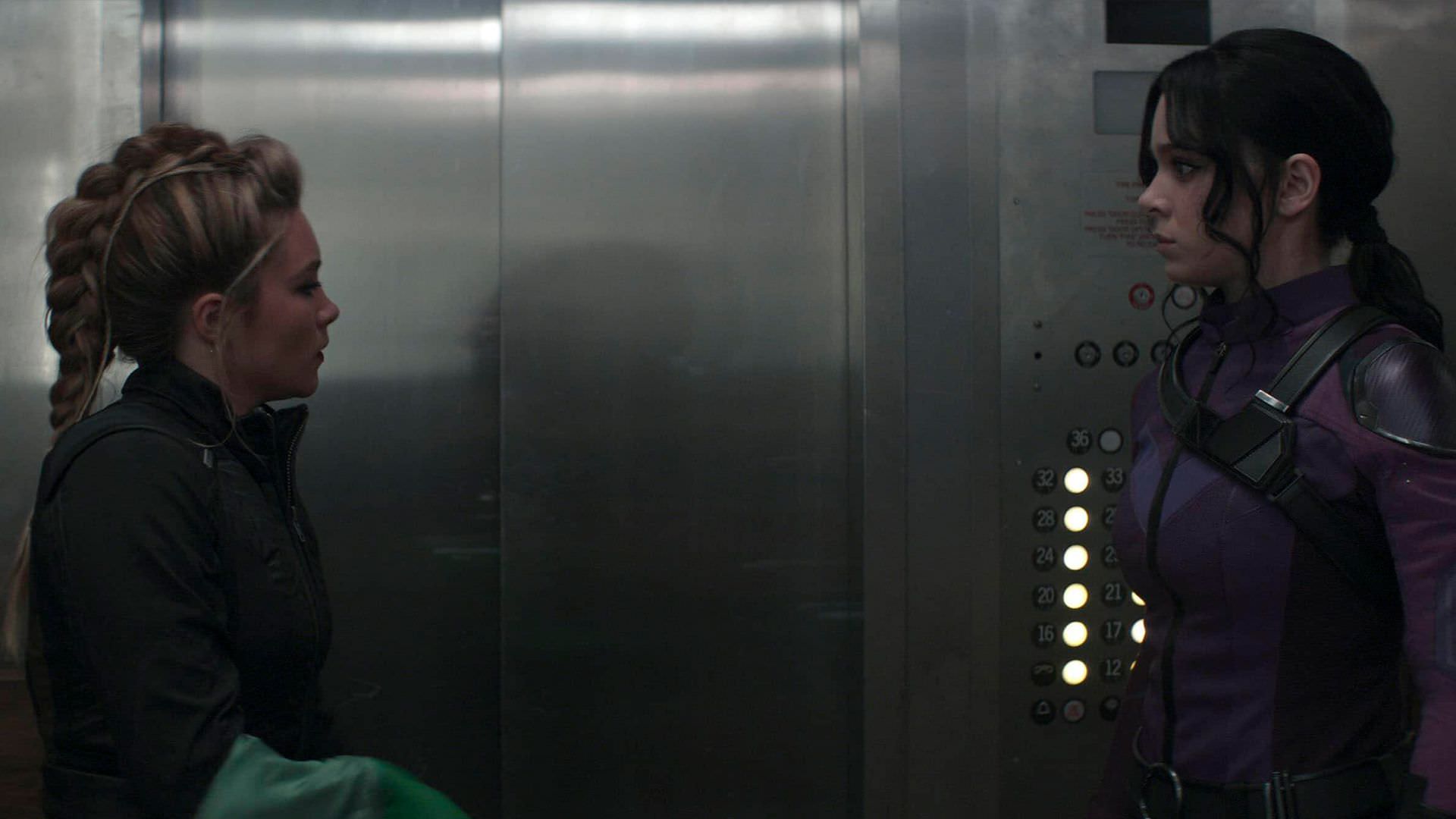 کیت بیشاپ در برابر یلنا بلووا در آسانسور در قسمت ششم سریال Hawkeye