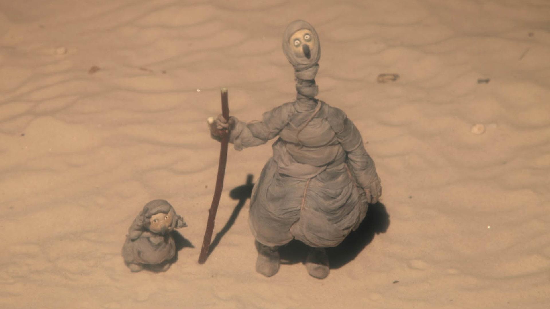 مادری به همراه فرزند کوچکش در انیمیشن Kukuschka در بیابان ایستادند