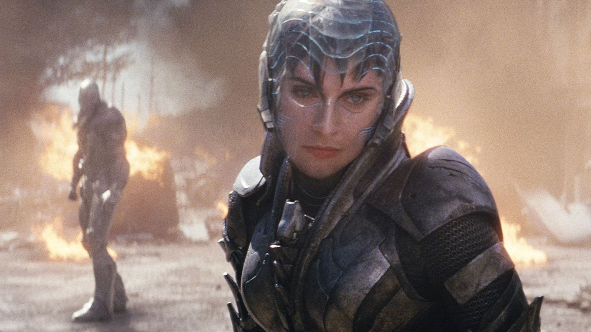 آنتیه تراوه در نقش فائورا در فیلم Man Of Steel
