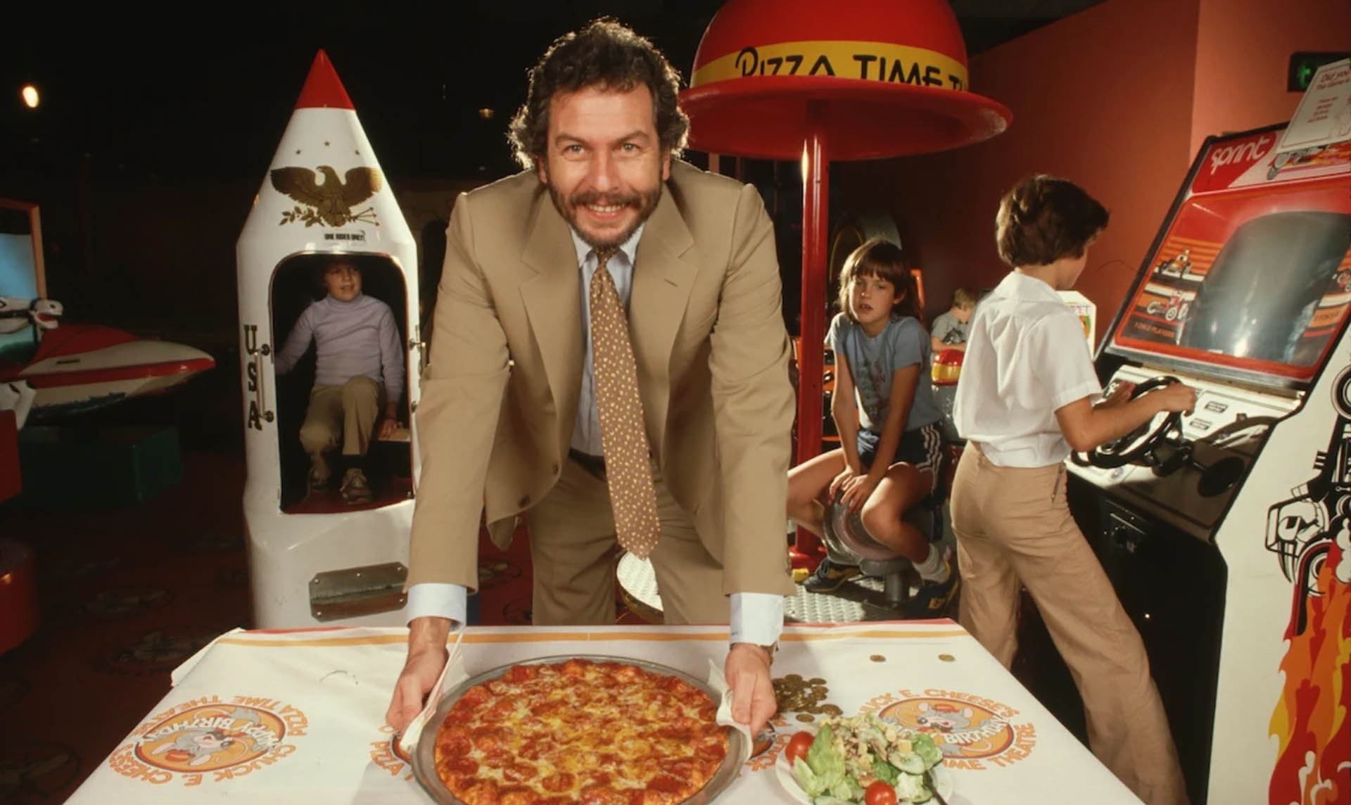 nolan bushnell pizza time theater  Image of nolan bushnell pizza time theater