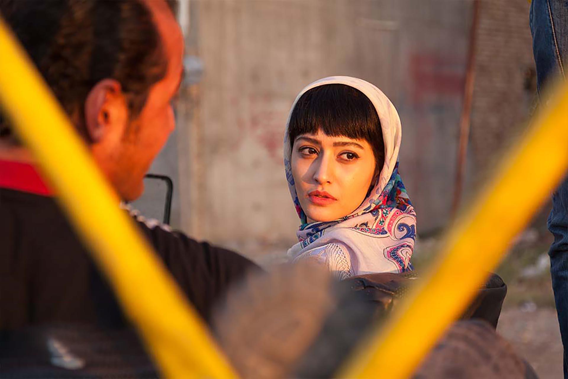 پردیس احمدیه در نمایی از فیلم تومان