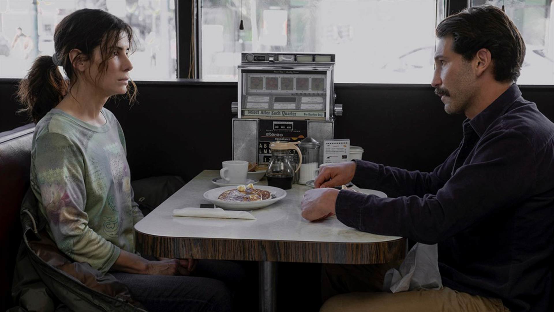 بلیک و روث در حال خوردن صبحانه در فیلم نابخشودنی