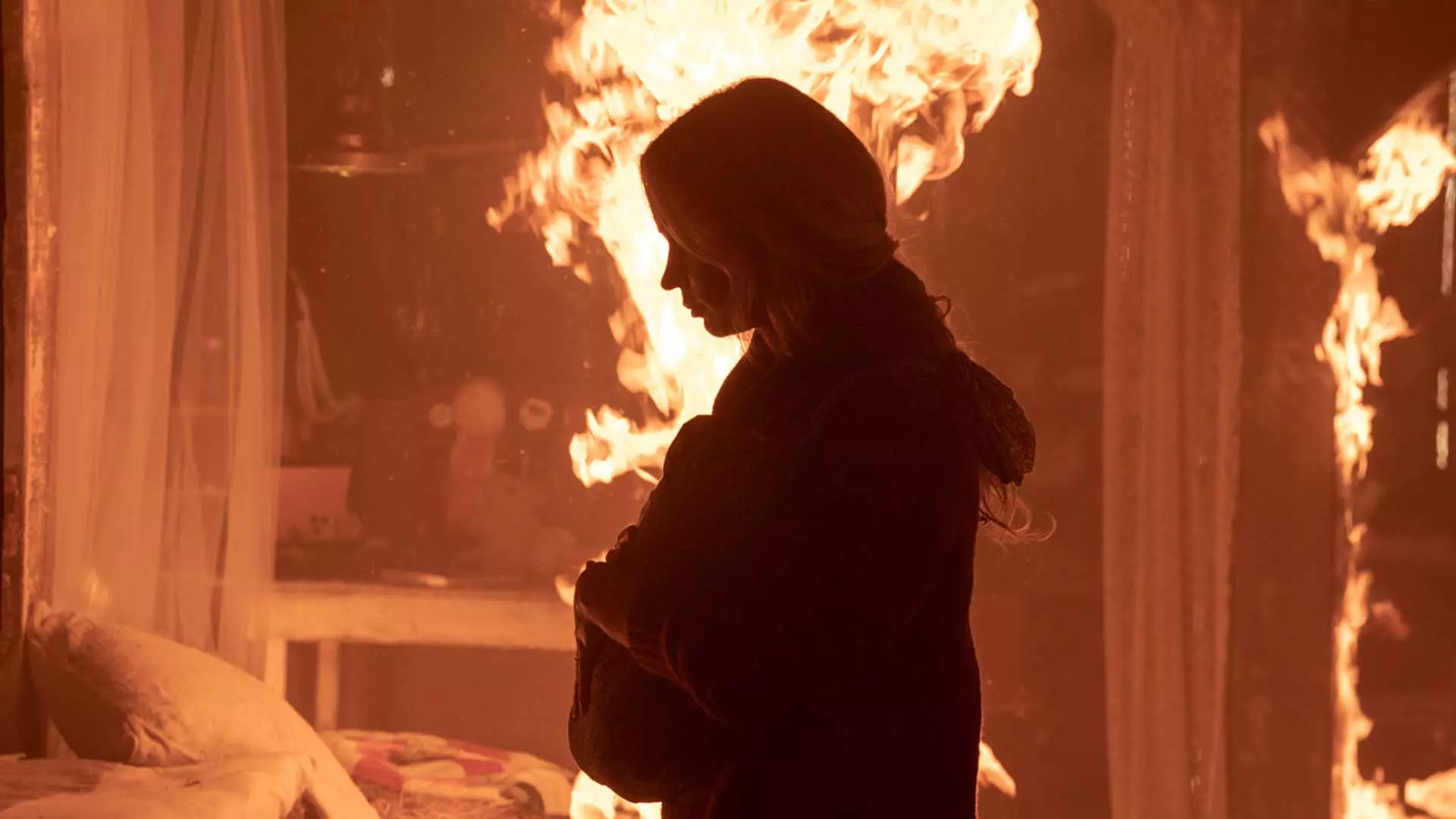 امیلی بلانت در خانه آتش گرفته در فیلم A Quiet Place Part II