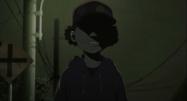 لبخند مرموز و آزاردهنده فرد قرارگرفته در سایه داخل انیمه Paranoia Agent به کارگردانی ساتوشی کان