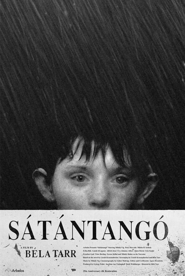 چهره پسر زیر بارش باران شدید در پوستر سیاه و سفید فیلم Sátántangó بلا تار