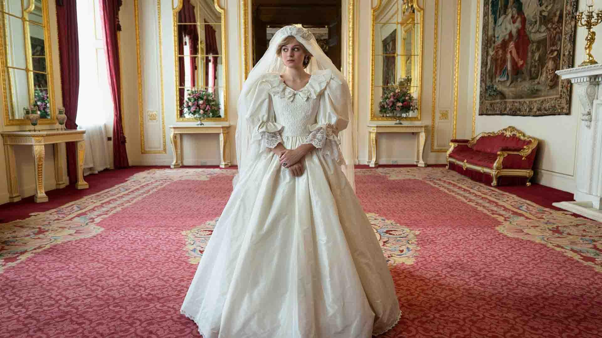 اما کورین در فصل چهارم سریال The Crown شبکه نتلفیکس با لباس عروس