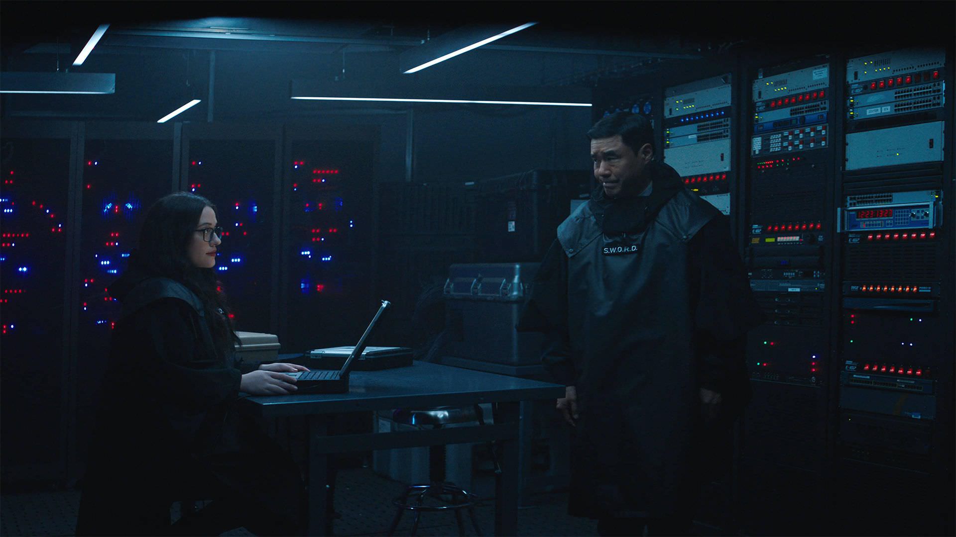 جیمی وو و دارسی لوئیس با لباس SWORD در  قسمت ششم سریال WandaVision