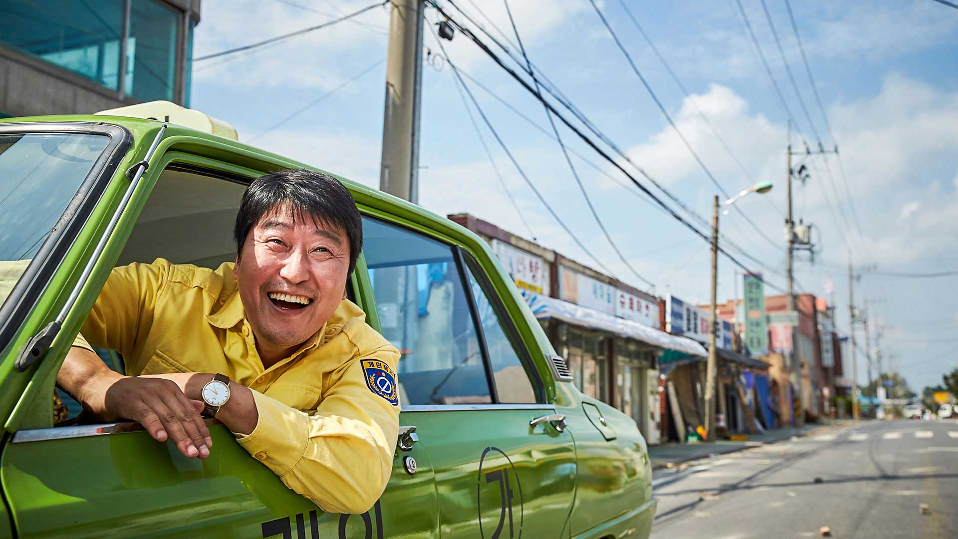 لبخند بازیگر معروف مرد کره جنوبی در فیلم A Taxi Driver سوار تاکسی سبز