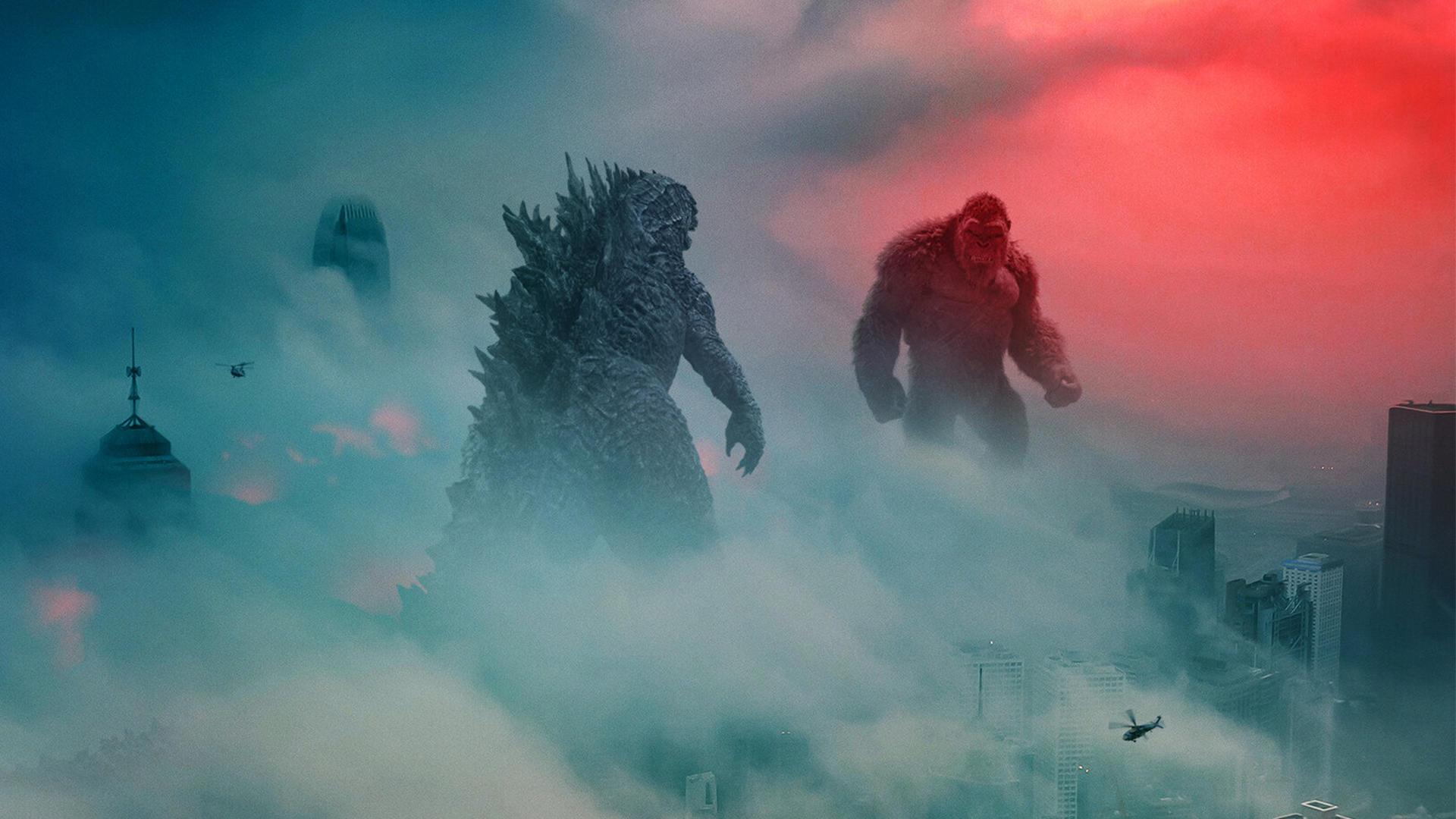 گودزیلا در برابر کینک کونگ در میان شهری سقوط کرده در فیلم Godzilla vs. Kong