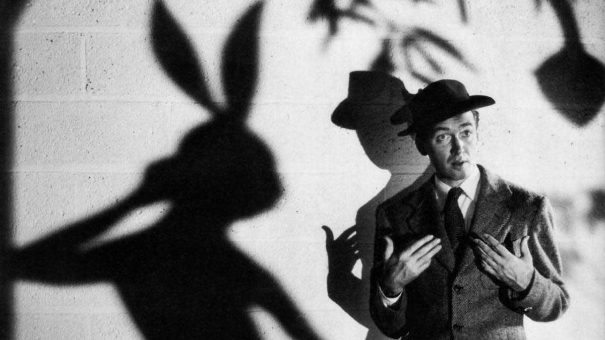 سایه یک خرگوش بزرگ روی دیوار در فیلم Harvey محصول سال ۱۹۵۰ میلادی
