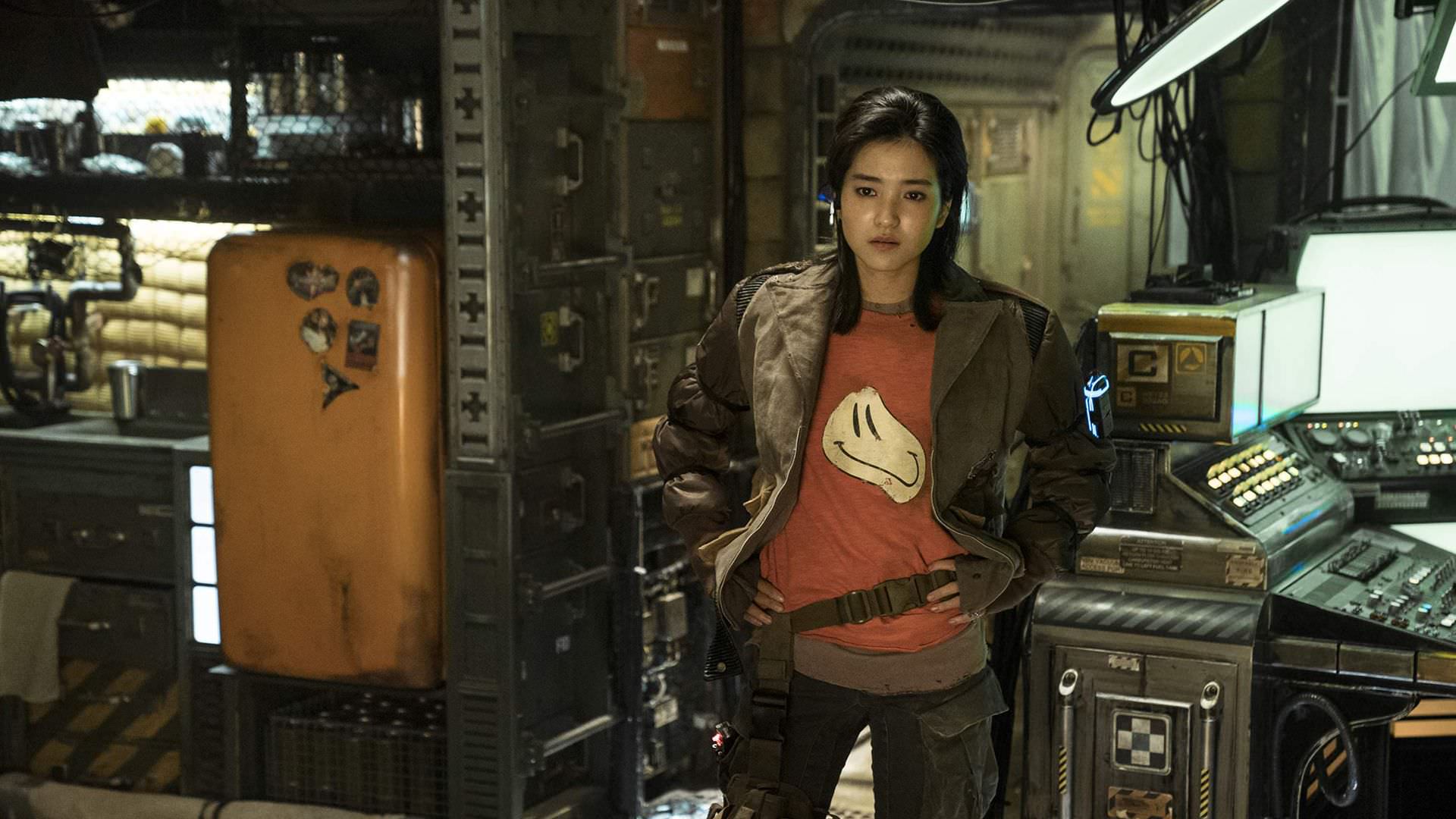 کیم تائه ری در نقش کاپیتان جانگ در فیلم Space Sweepers