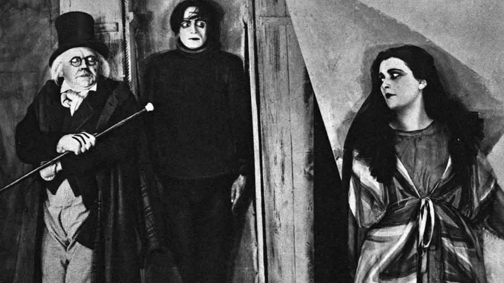 بازیگران اصلی فیلم The Cabinet of Dr. Caligari با چشمانی باز و ترسیده