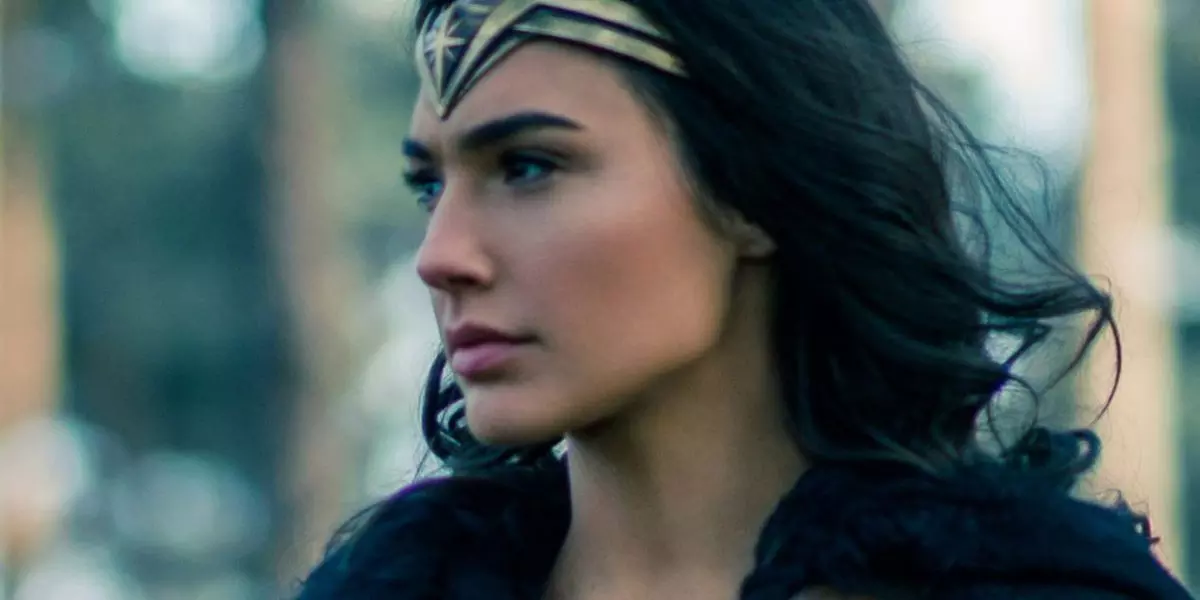 گل گدوت در نقش زن شگفت انگیز در فیلم Wonder Woman