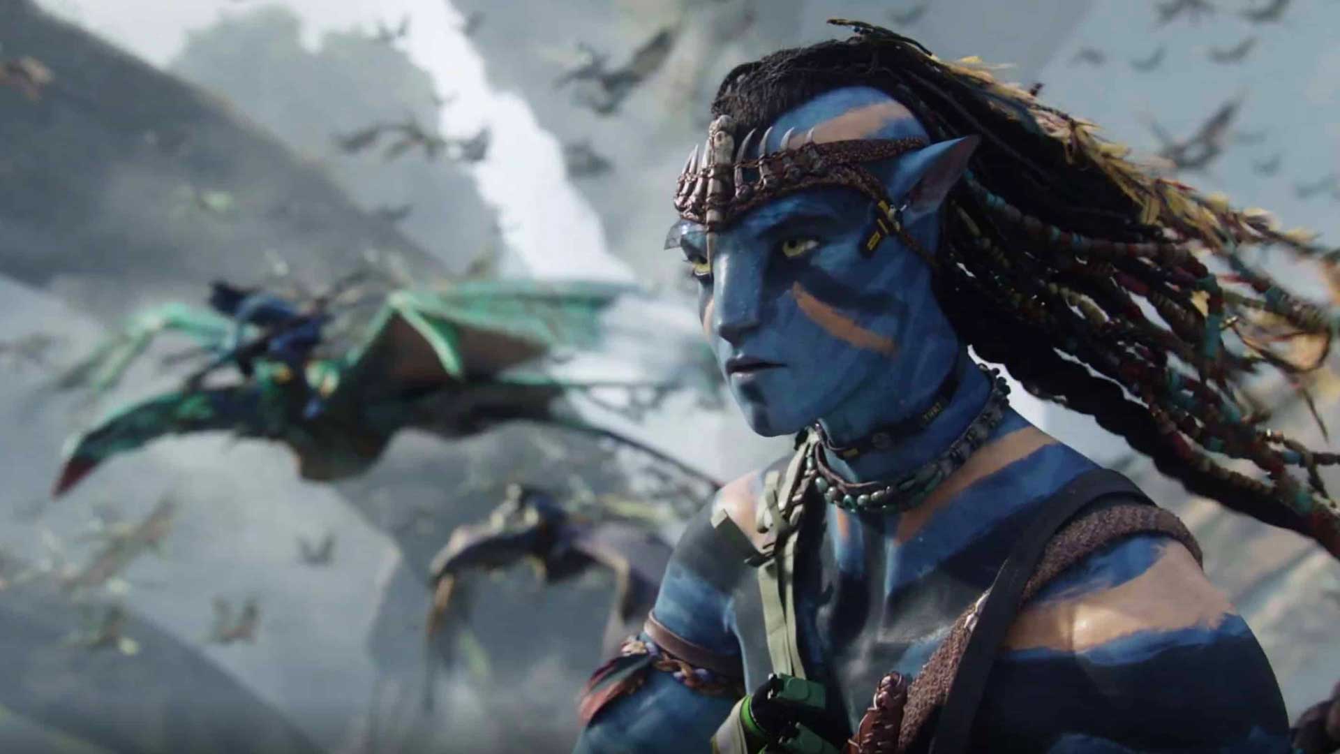 فیلم Avatar جیمز کامرون و موجود آبی رنگ با موهای بلند در حال پرواز