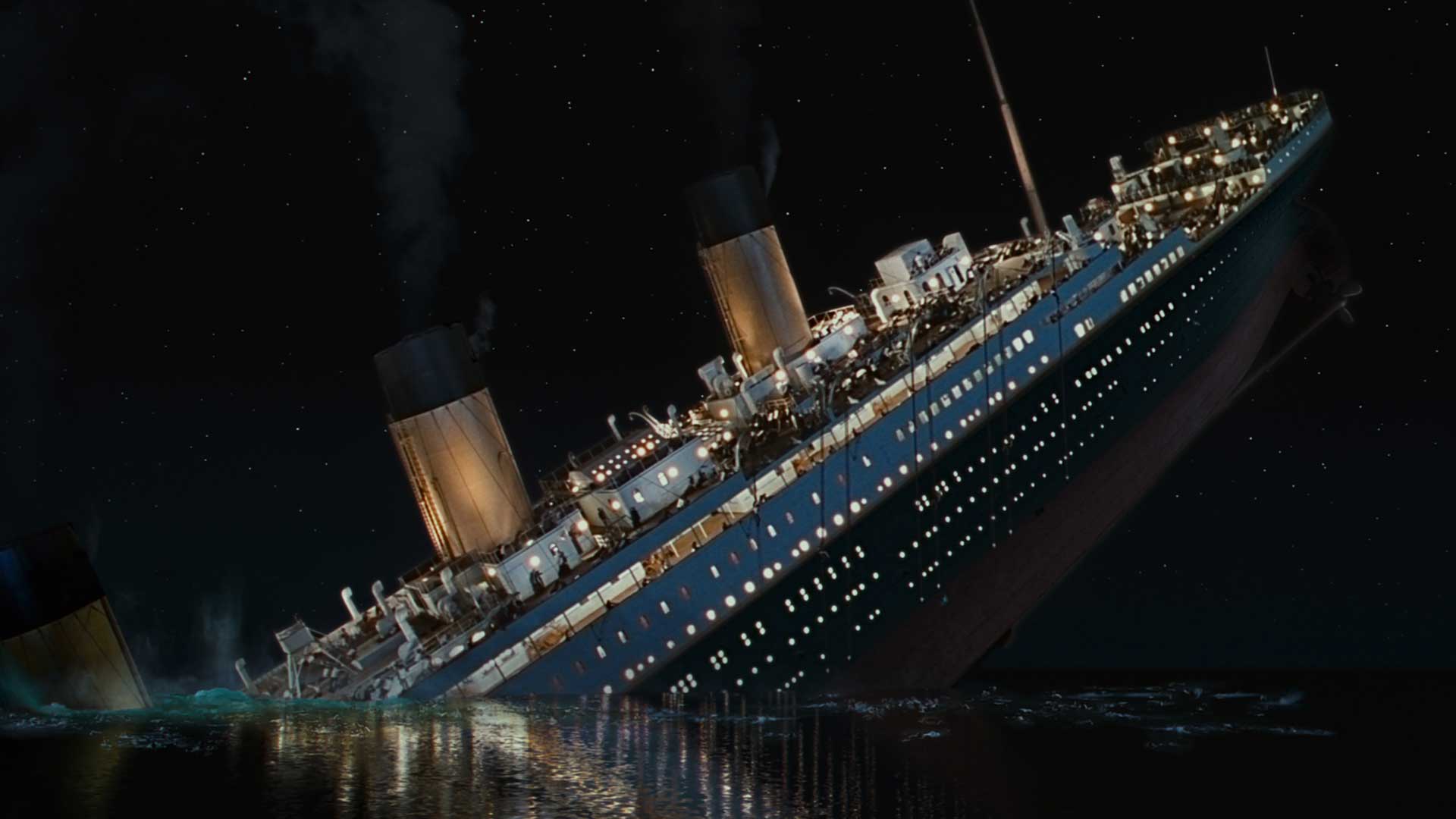 فیلم Titanic و ثانیه های غرق شدن کشتی تایتانیک در آب
