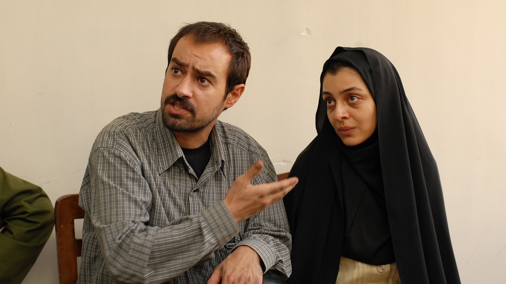 نمایی از شهاب حسینی در فیلم جدایی نادر از سیمین ساخته‌ی اصغر فرهادی