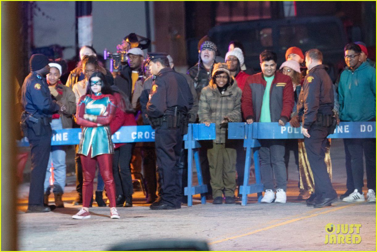 ایمان ولانی در نقش کامالا خان در پشت صحنه تولید سریال Ms. Marvel در آتلانتا