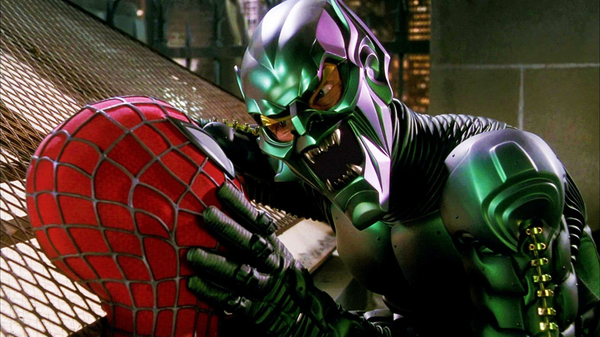 گرین گابلین با بازی ویلم دفو در حال مبارزه با مرد عنکبوتی با بازی توبی مگوایر در فیلم Spider-Man