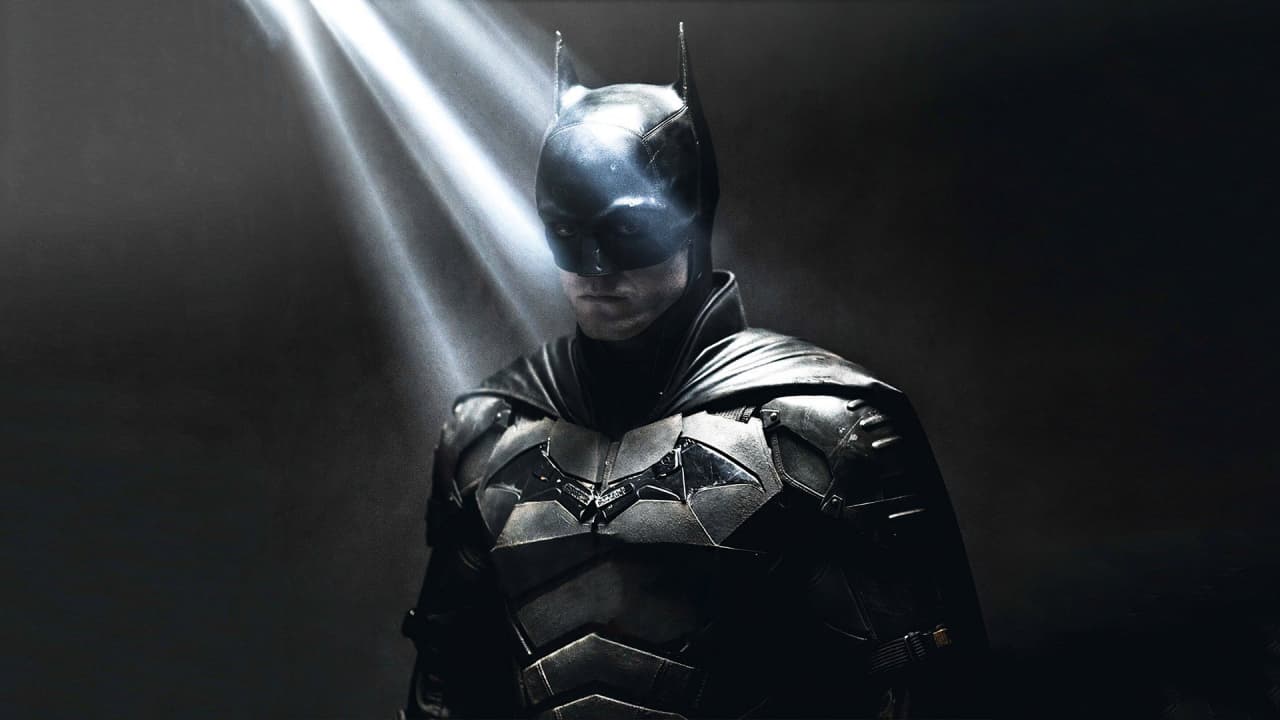 رابرت پتینسون در نقش بتمن در زیر نور چراغ در پرومو آرت فیلم The Batman