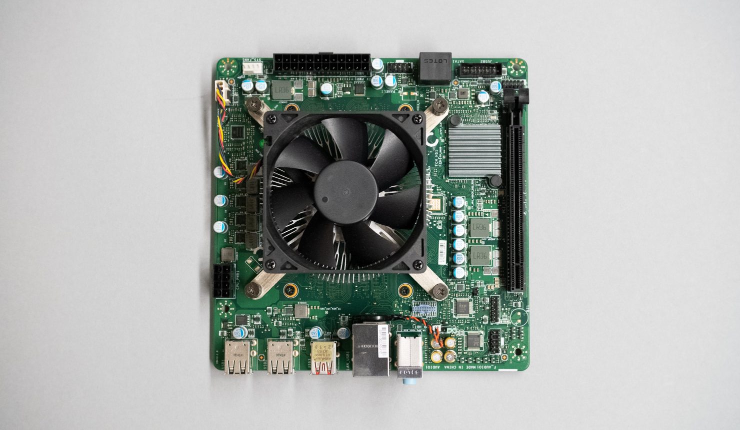 عرضه رسمی کیت دسکتاپ AMD 4700S؛ APU بازیابی شده‌ ایکس باکس سری ایکس
