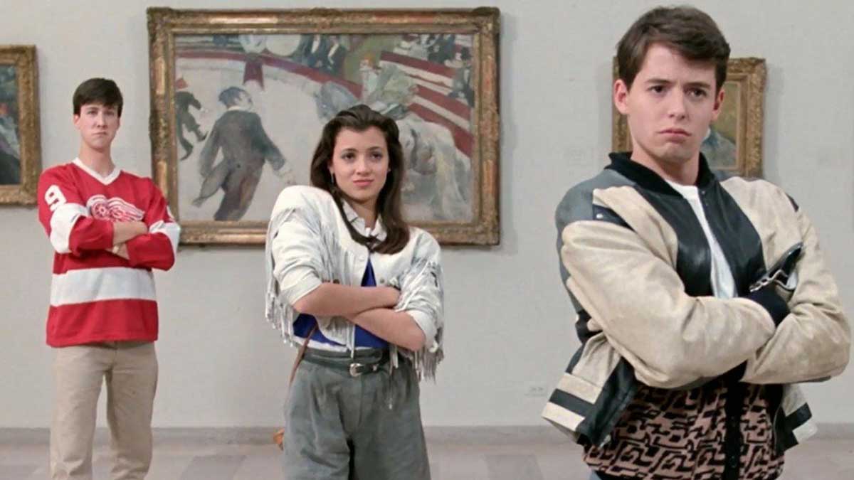 فیلم Ferris Bueller's Day Off و سه دانش آموز فرار کرده از مدرسه مشغول ژست گرفتن