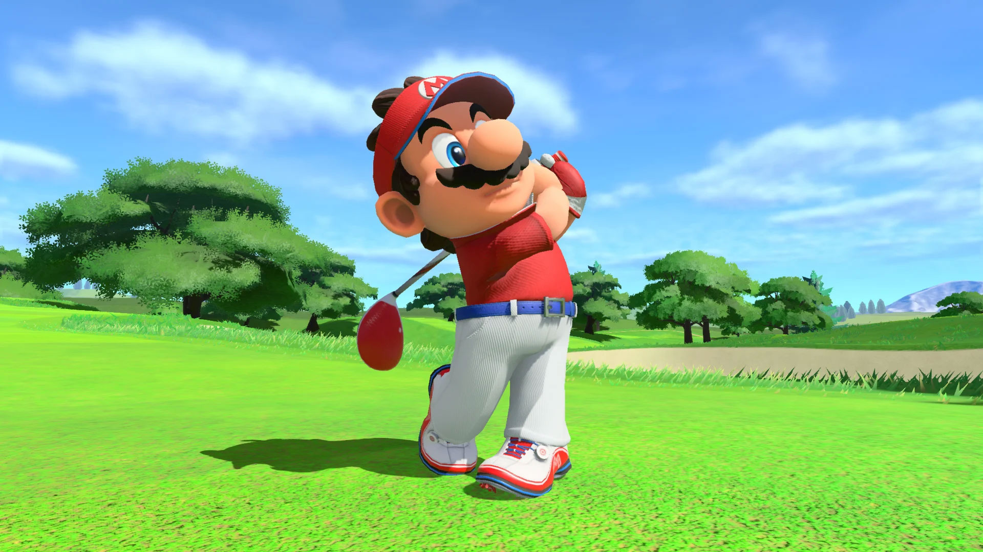 ماریو در حال ضربه به توپ گلف در Mario Golf: Super Rush