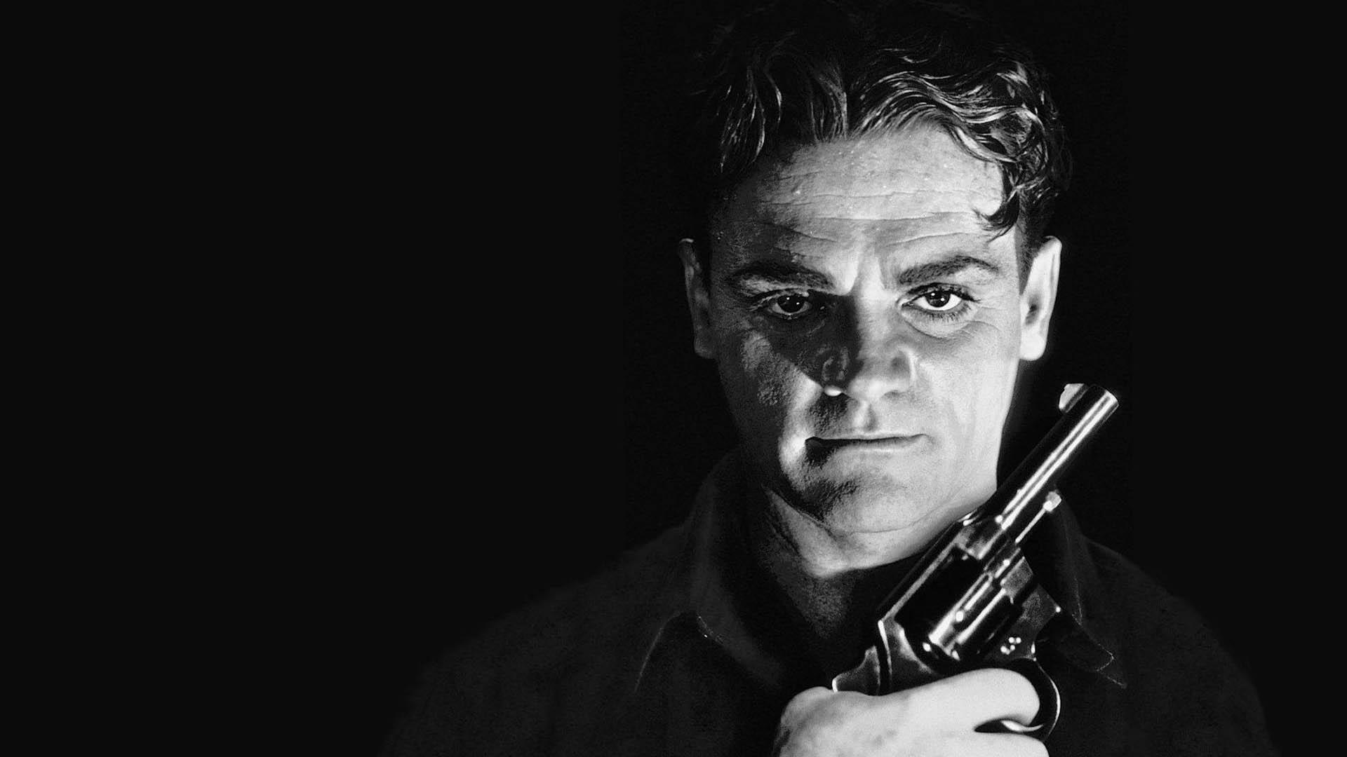 تصویر سیاه و سفید از جیمز کاگنی و یک اسلحه در دست او