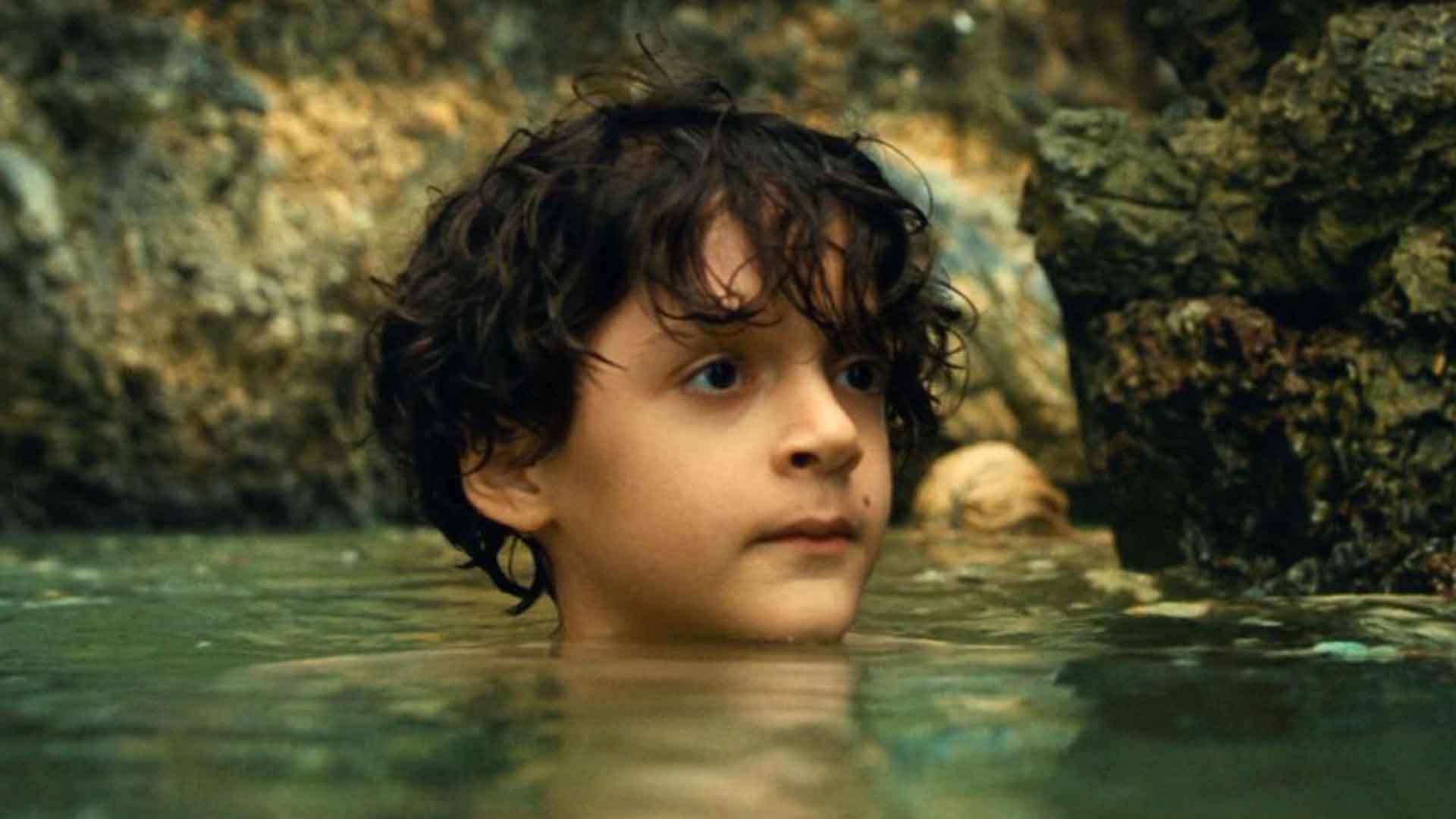 بچه ای در آب در فیلم Old