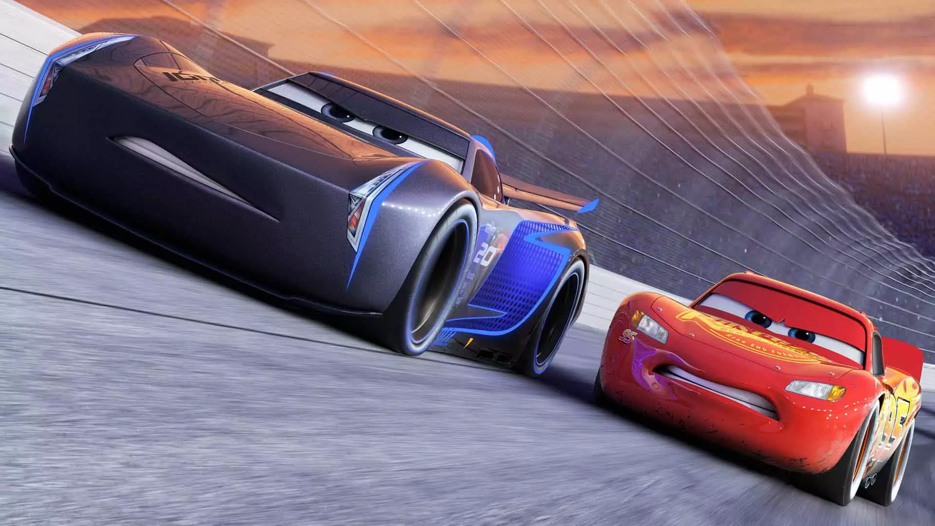 مک کوئین در حال مسابقه در انیمیشن ماشینها ۳