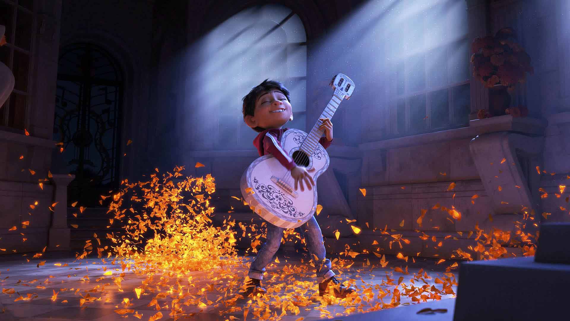 میگل در حال نواختن گیتار در انیمیشن کوکو