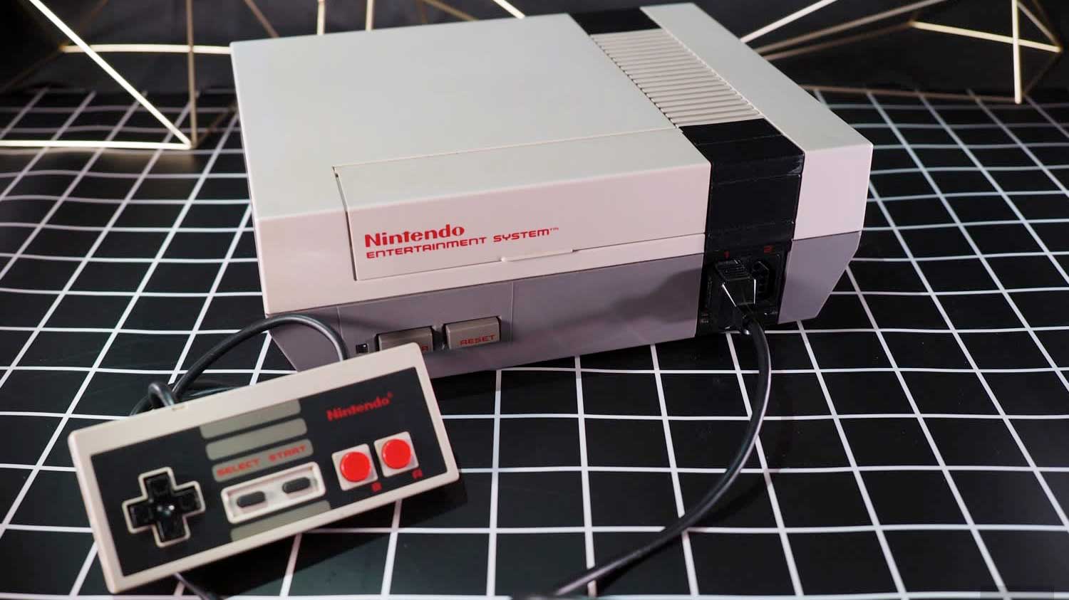 کنسول NES شرکت نینتندو با دسته خاص و جالب