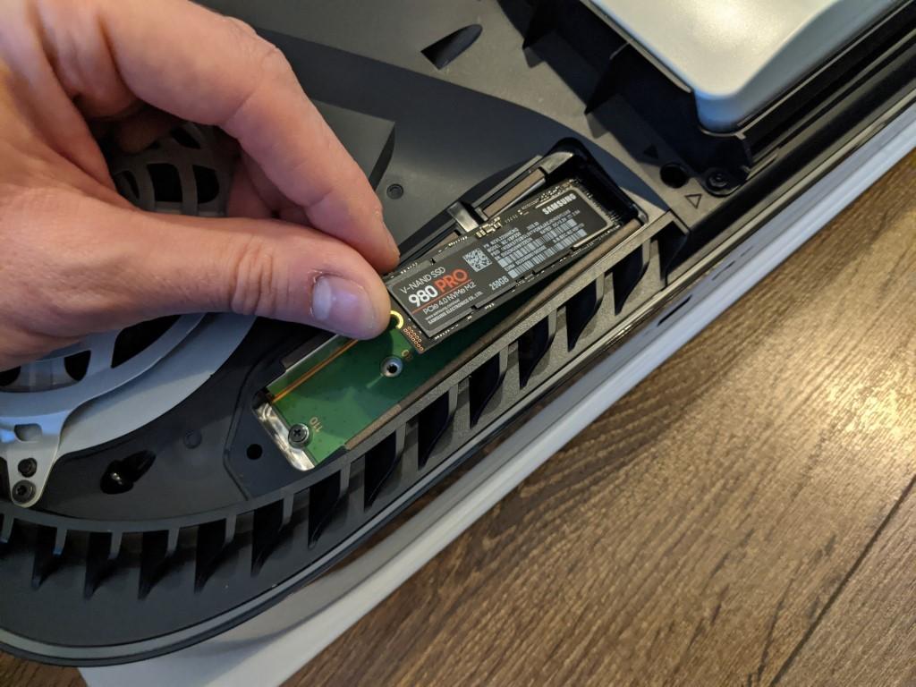 درگاه اتصال SSD پلی استیشن 5