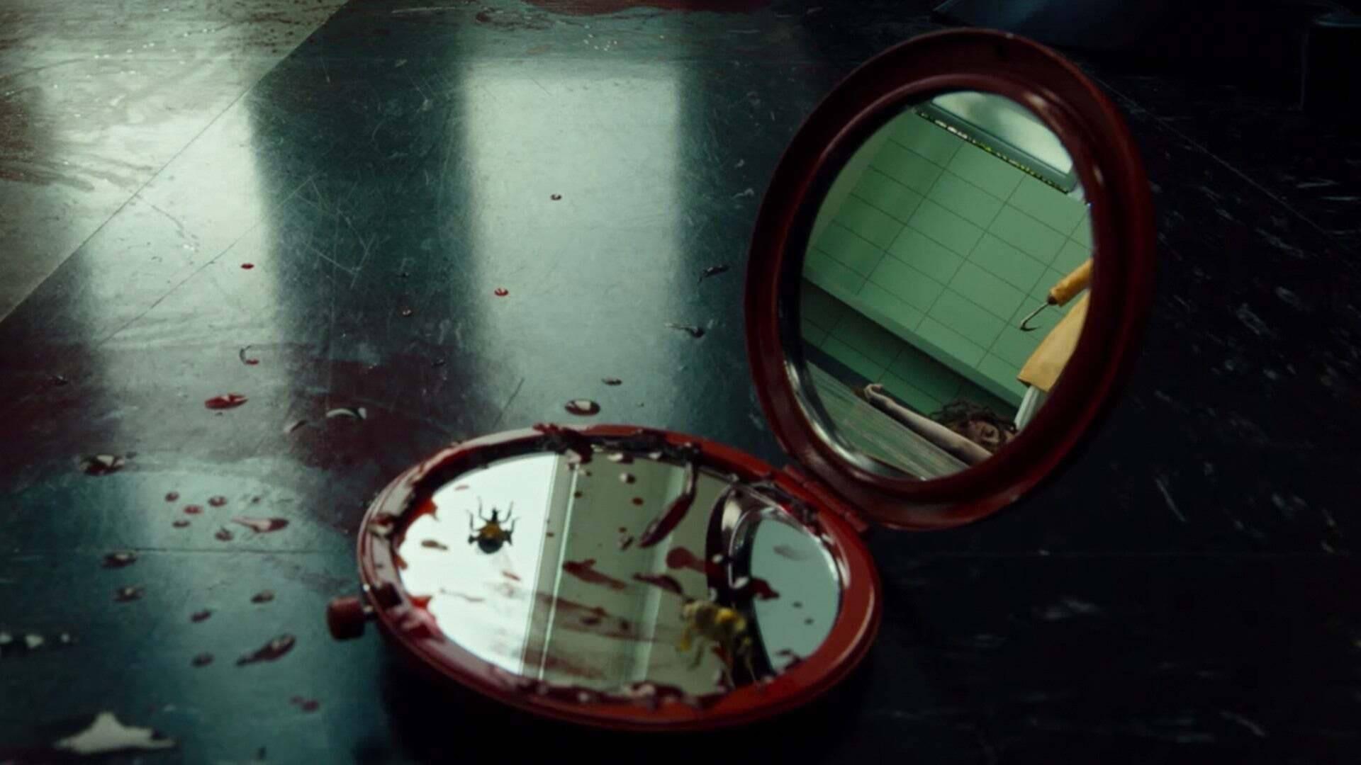 استفاده از آینه برای نمایش قتل در فیلم Candyman