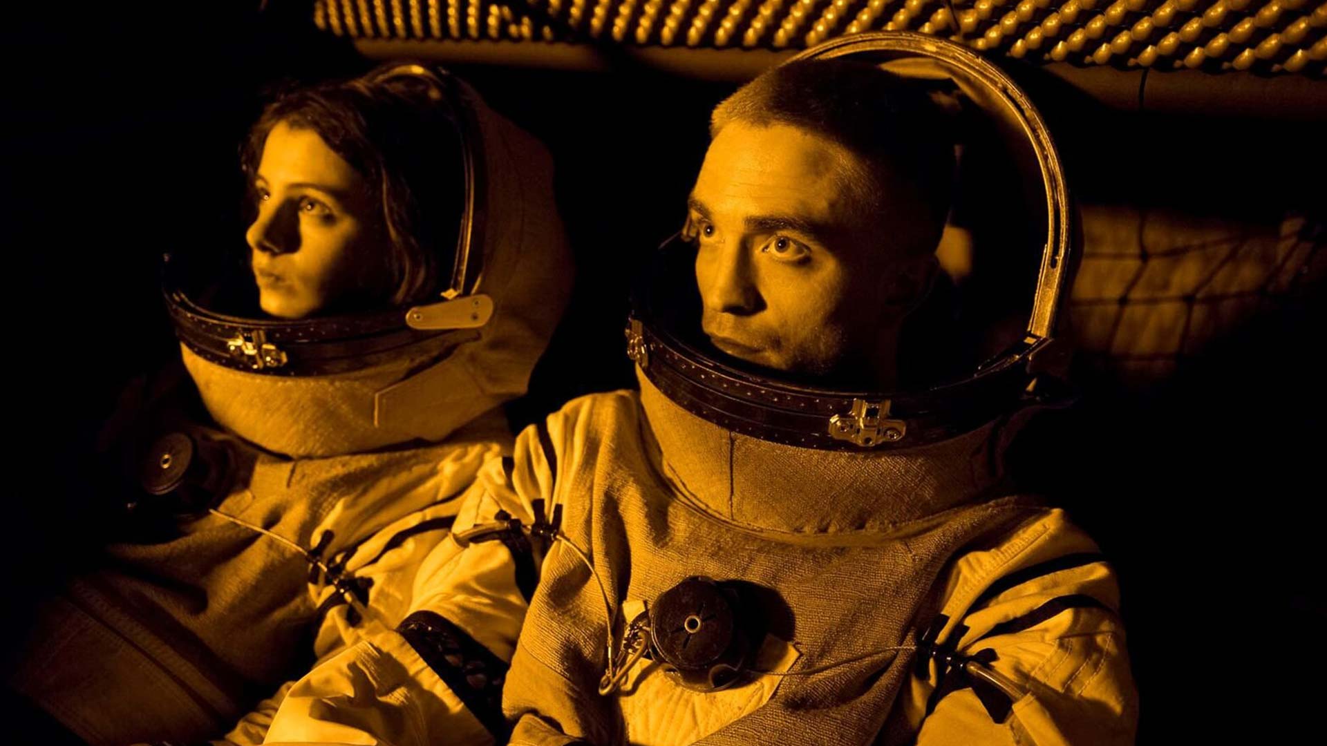 پدر و دختر زنده مانده در فضا در فیلم زندگی برتر