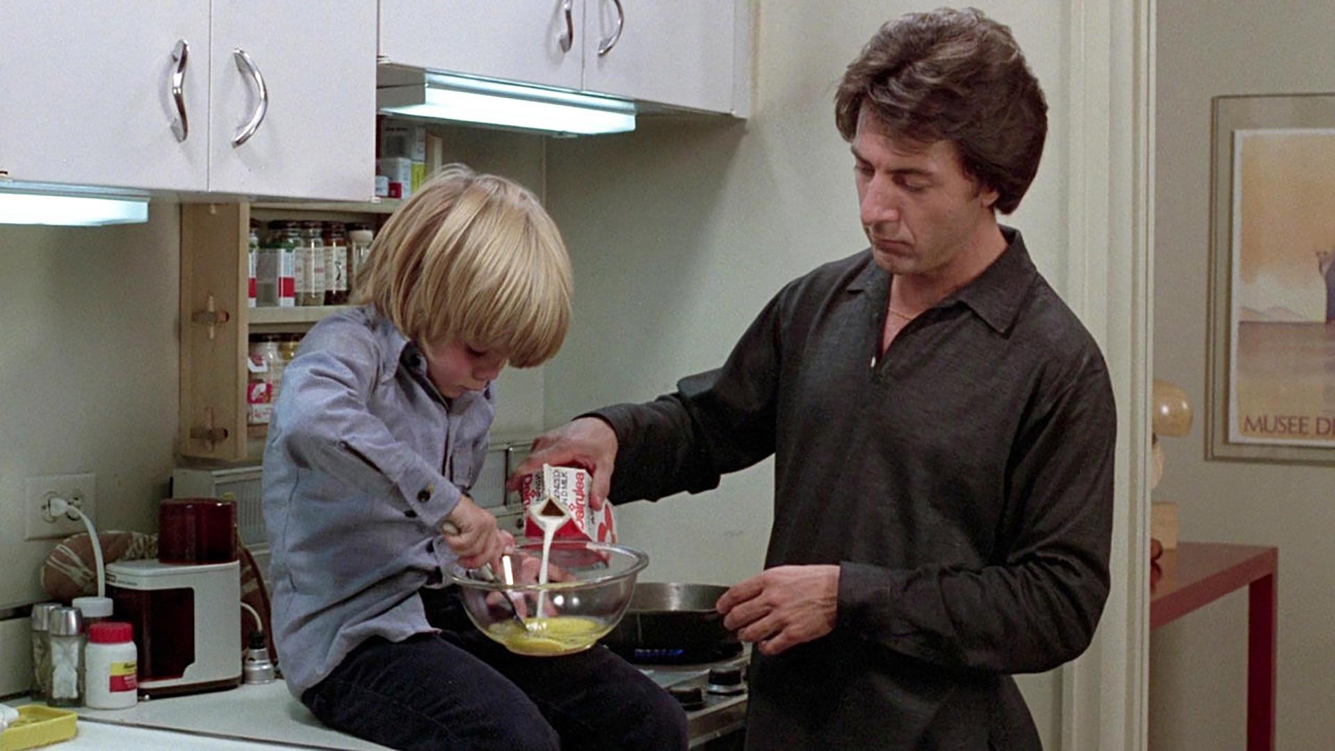 شخصیت اصلی فیلم Kramer vs. Kramer در حال درست کردن صبحانه