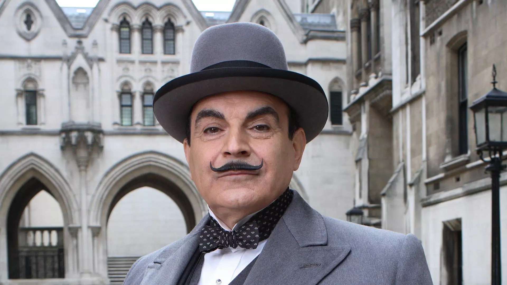 شخصیت پوآرو در سریال Poirot